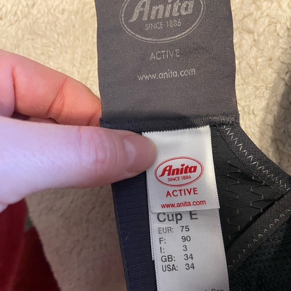 Grey racerback sports bra. Comfortable/adjustable. - Picture 5 of 5